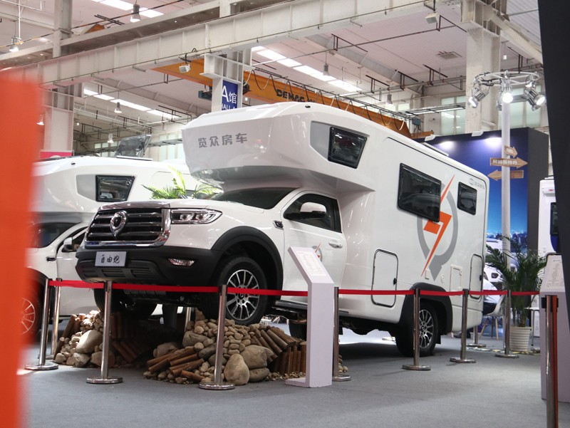 年度新車、自動檔、四驅(qū)，能選的房車
