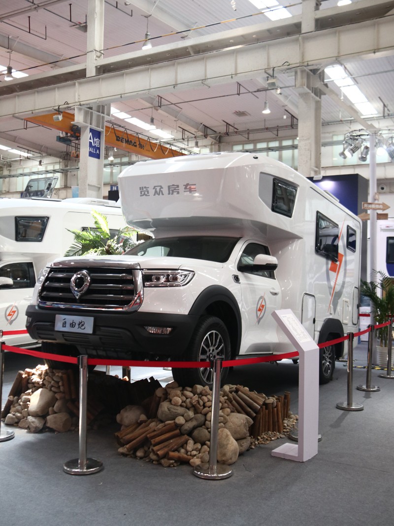 年度新車、自動檔、四驅(qū)，能選的房車